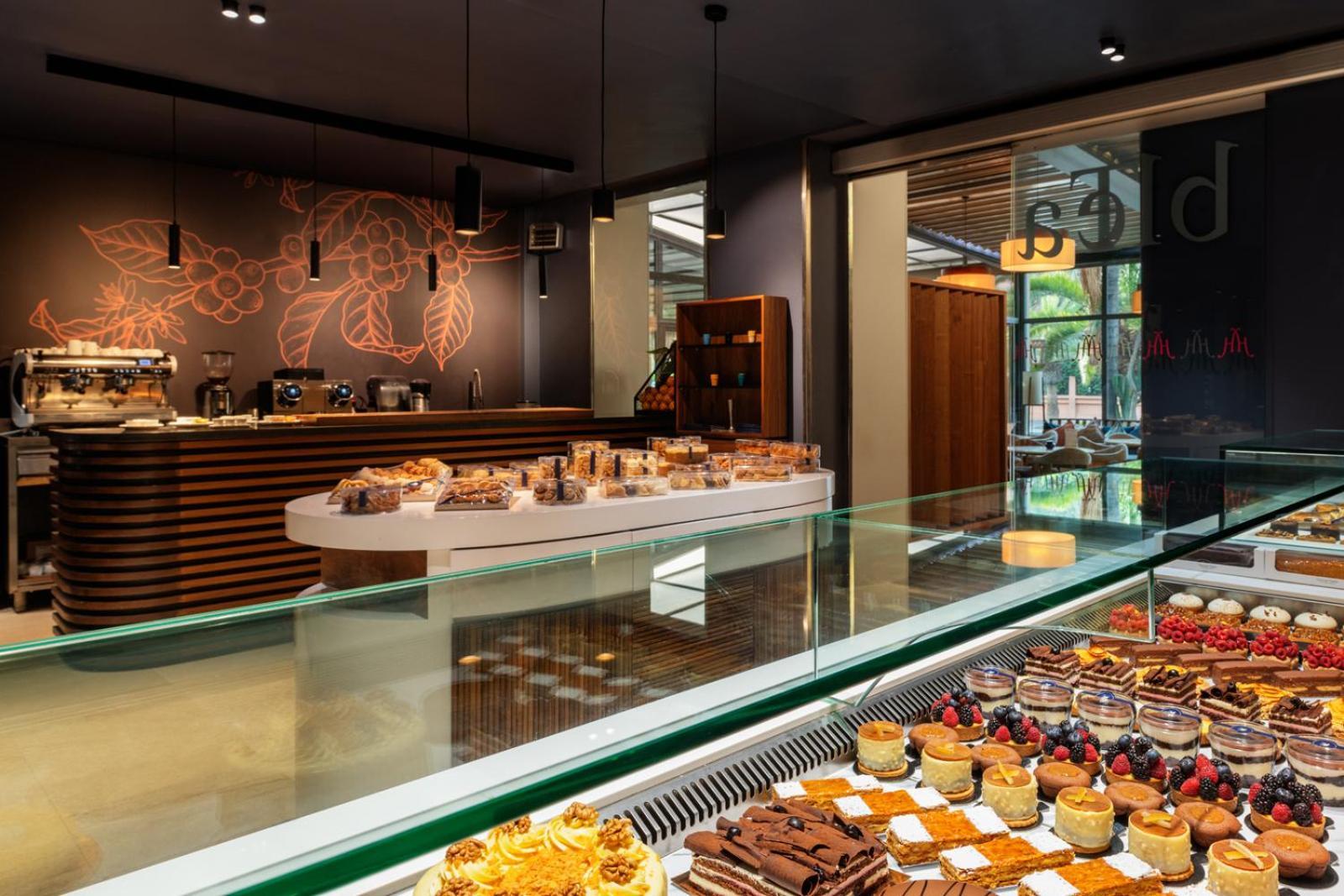 Hivernage Hotel & Spa Marraquexe Exterior foto The interior of a Starbucks Reserve store in Milan, Italy